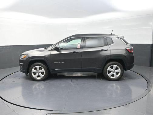 Granite Crystal Metallic Clearcoat 2018 Jeep Compass Latitude
