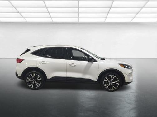 Star White Metallic Tri-Coat 2021 Ford Escape SE