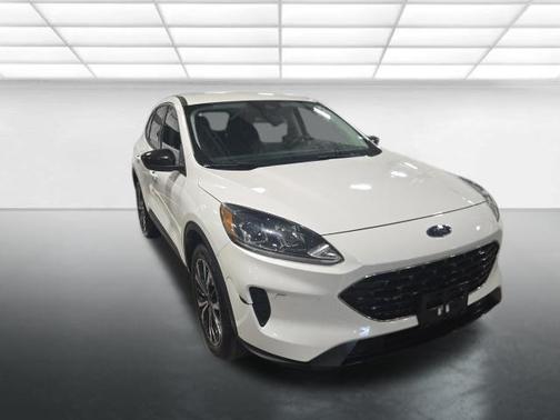 Star White Metallic Tri-Coat 2021 Ford Escape SE