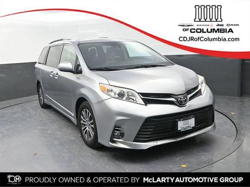 Silver Sky Metallic 2018 Toyota Sienna XLE
