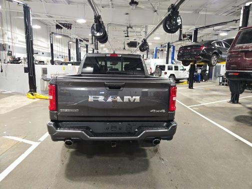 Granite Crystal Metallic Clearcoat 2025 RAM 1500 Big Horn/Lone Star