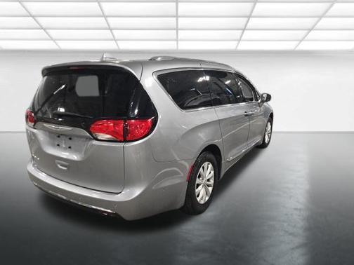Billet Silver Metallic Clearcoat 2019 Chrysler Pacifica Touring L