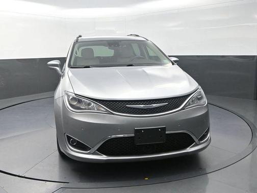 Billet Silver Metallic Clearcoat 2019 Chrysler Pacifica Touring L