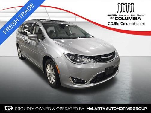 Billet Silver Metallic Clearcoat 2019 Chrysler Pacifica Touring L