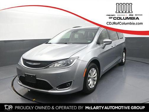 Billet Silver Metallic Clearcoat 2019 Chrysler Pacifica Touring L