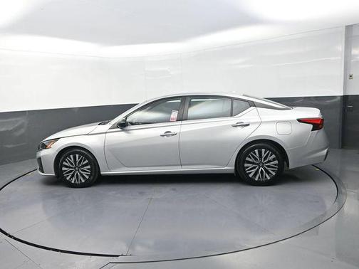 Brilliant Silver Metallic 2024 Nissan Altima 2.5 SV