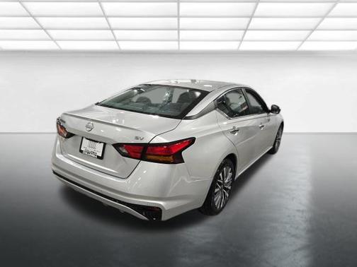 Brilliant Silver Metallic 2024 Nissan Altima 2.5 SV