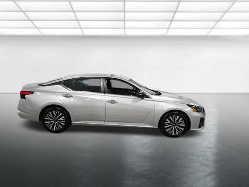 Brilliant Silver Metallic 2024 Nissan Altima 2.5 SV