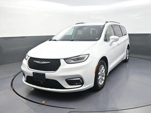Bright White Clearcoat 2022 Chrysler Pacifica Touring L