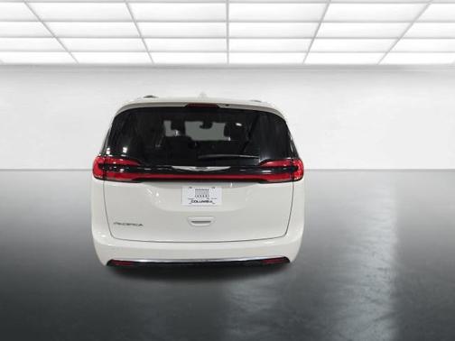 Bright White Clearcoat 2022 Chrysler Pacifica Touring L