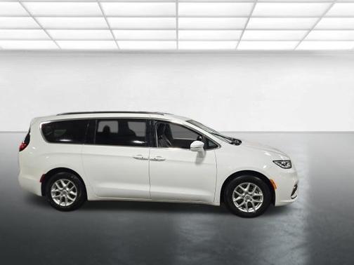Bright White Clearcoat 2022 Chrysler Pacifica Touring L