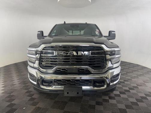 2025 RAM 2500 Tradesman Crew Cab 4x4 6'4' Box