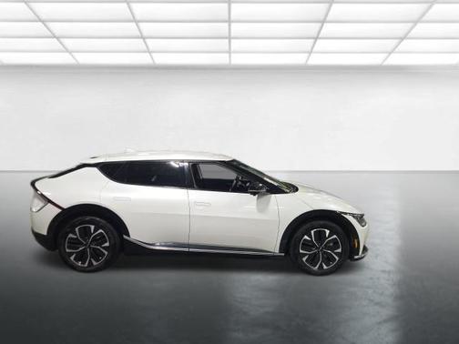 Snow White Pearl 2023 Kia EV6 Wind