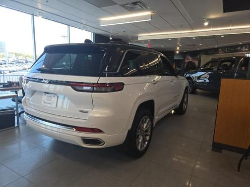 2025 Jeep Grand Cherokee Summit