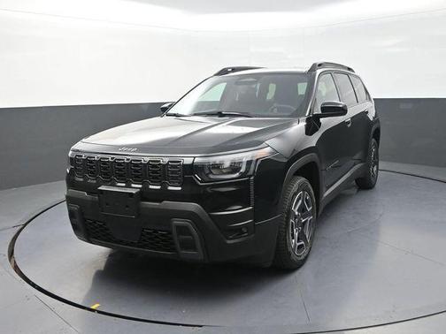 Diamond Black Crystal Pearlcoat 2026 Jeep Cherokee Laredo 4x4