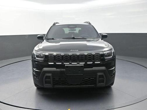 Diamond Black Crystal Pearlcoat 2026 Jeep Cherokee Laredo 4x4