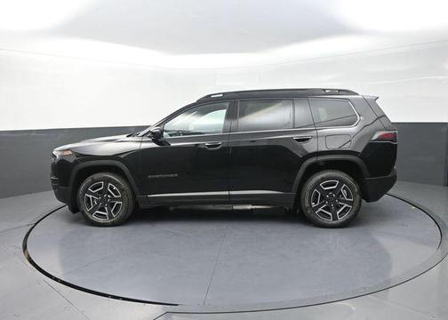 Diamond Black Crystal Pearlcoat 2026 Jeep Cherokee Laredo 4x4