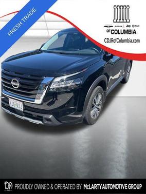 Super Black 2024 Nissan Pathfinder SL 4WD
