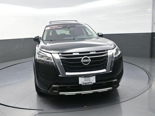 Super Black 2024 Nissan Pathfinder SL 4WD