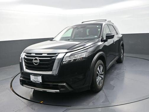 Super Black 2024 Nissan Pathfinder SL 4WD