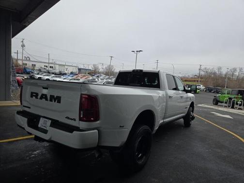 2026 RAM 3500 Laramie Crew Cab 4x4 8' Box