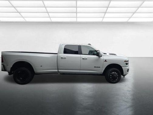 2026 RAM 3500 Laramie Crew Cab 4x4 8' Box