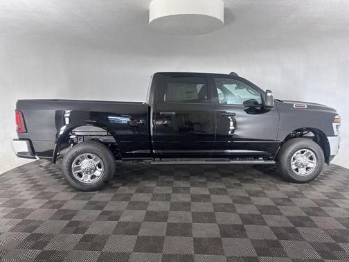 2025 RAM 2500 Tradesman Crew Cab 4x4 6'4' Box