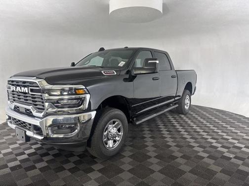 2025 RAM 2500 Tradesman Crew Cab 4x4 6'4' Box