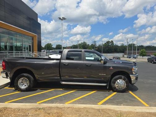 2024 RAM 3500 Laramie Crew Cab 4x4 8' Box