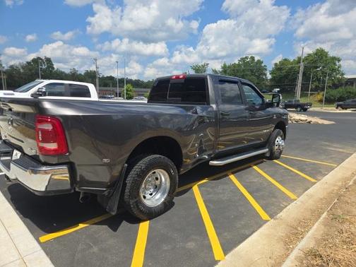 2024 RAM 3500 Laramie Crew Cab 4x4 8' Box