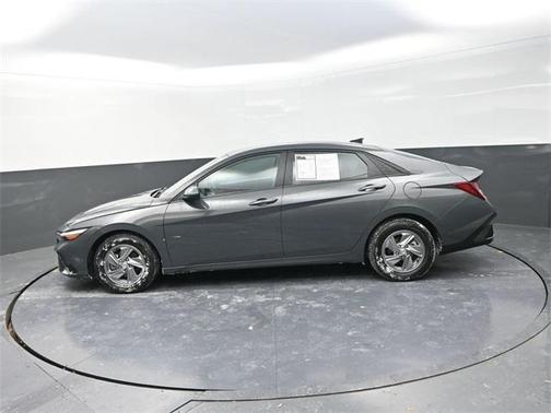 2024 Hyundai ELANTRA SE