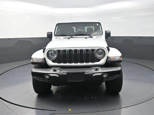 Bright White Clearcoat 2025 Jeep Gladiator Nighthawk