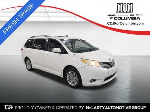 Super White 2011 Toyota Sienna XLE