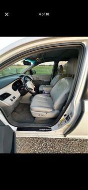 Super White 2011 Toyota Sienna XLE