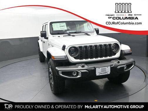 Bright White Clearcoat 2026 Jeep Gladiator Sahara 4x4