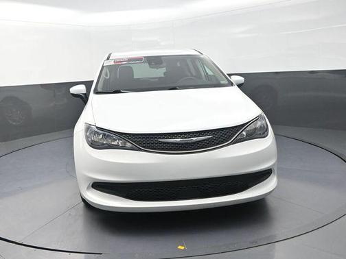 Bright White Clearcoat 2023 Chrysler Voyager LX