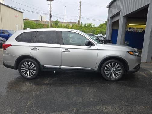 2019 Mitsubishi Outlander ES