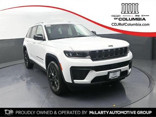 Bright White Clearcoat 2026 Jeep Grand Cherokee Altitude