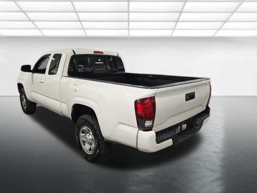 Super White 2018 Toyota Tacoma SR