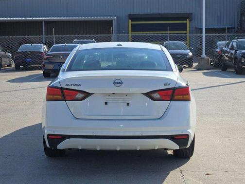 Pearl White Tricoat 2024 Nissan Altima 2.5 SV