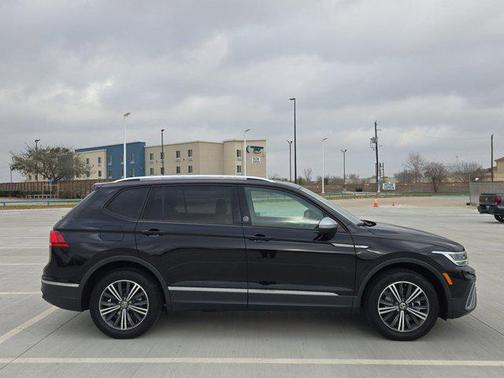 2024 Volkswagen Tiguan 2.0T Wolfsburg Edition