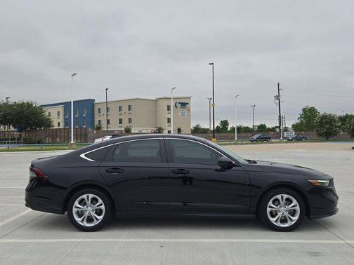 Crystal Black Pearl 2024 Honda Accord LX 1.5T