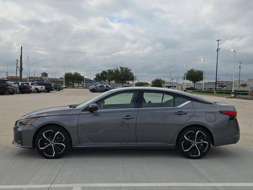 Gun Metallic 2024 Nissan Altima SR FWD