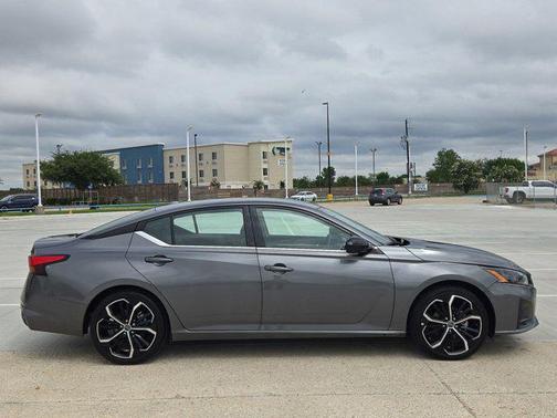 Gun Metallic 2024 Nissan Altima SR FWD