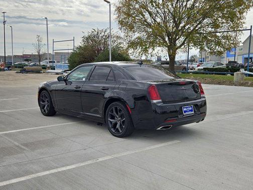 2022 Chrysler 300 Touring