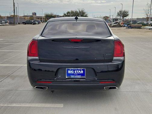 2022 Chrysler 300 Touring