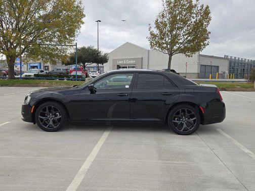 2022 Chrysler 300 Touring