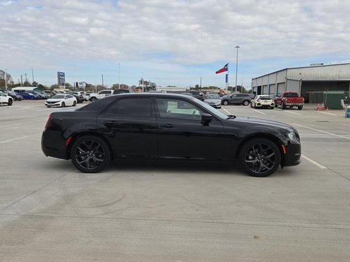 2022 Chrysler 300 Touring