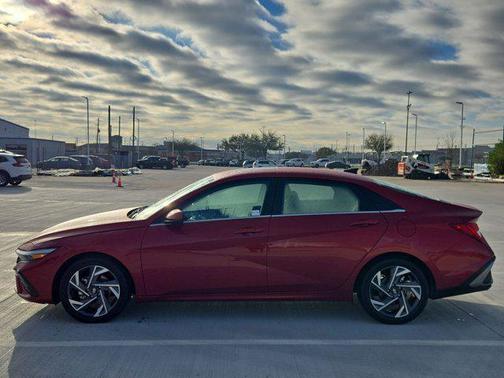 2025 Hyundai ELANTRA SEL