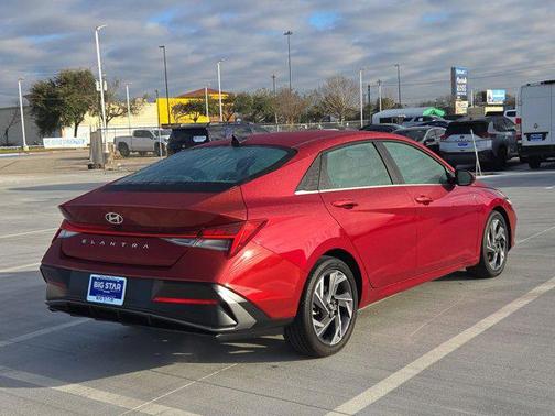 2025 Hyundai ELANTRA SEL
